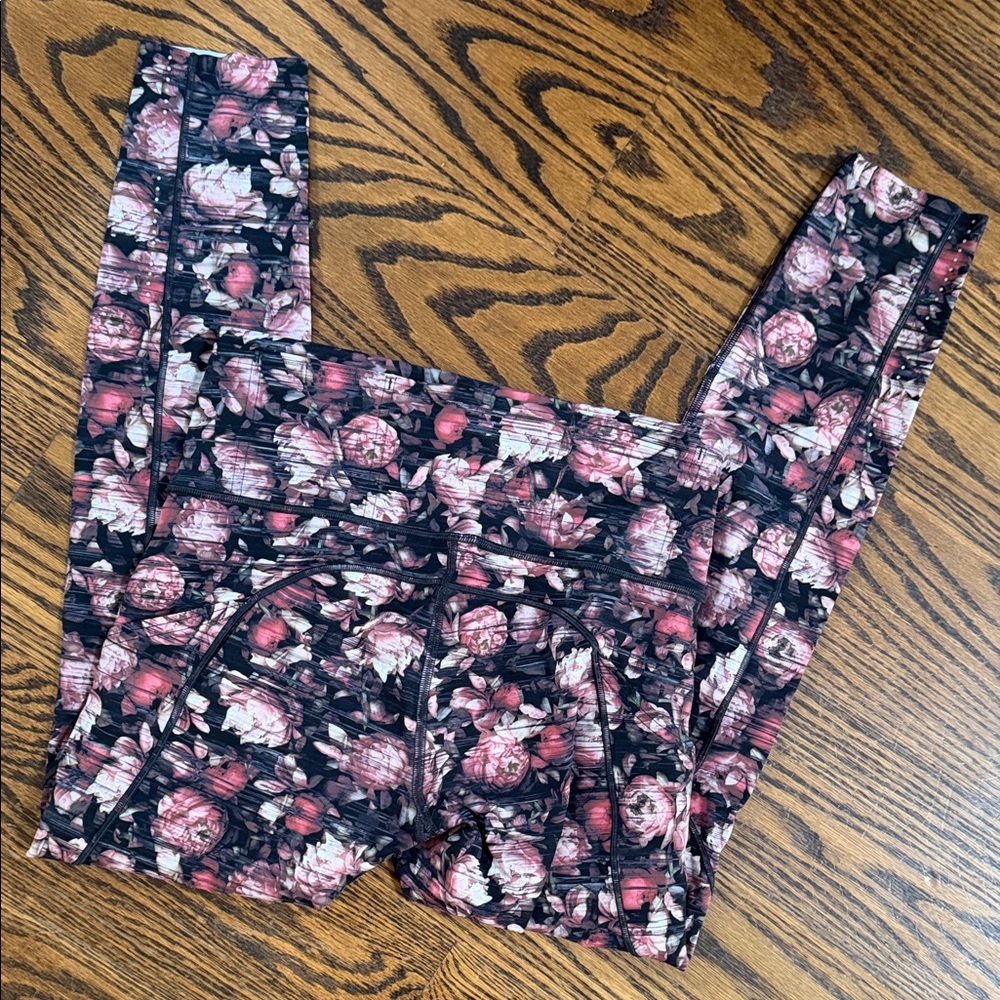 Lululemon Wonder Under Floral Black, mauve, white, Leggings sz 6